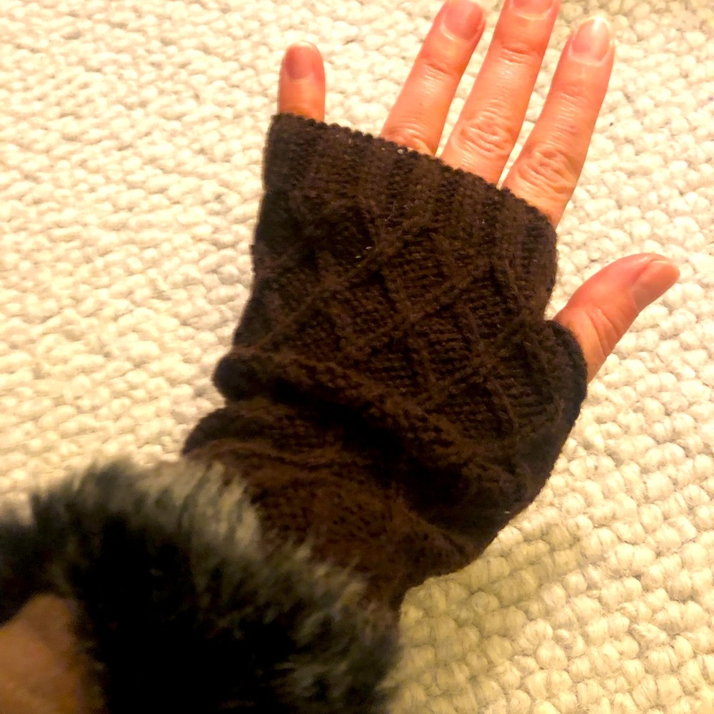 Brown Cable Knit Arm Warmers with Faux Fur Cuff